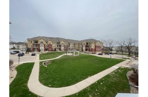3848 Maple Grove Dr 208, Madison, WI 53719