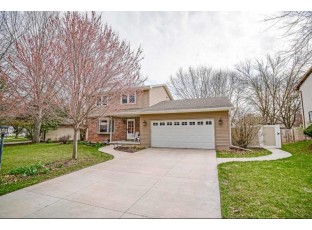 5853 Roanoke Dr Fitchburg, WI 53719