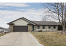 1209 Comanche Ct, Fort Atkinson, WI 53538