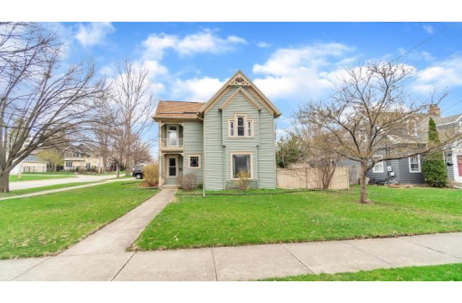 203 Jefferson Ave, Janesville, WI 53545