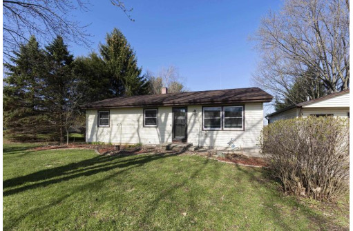 N6443 Wollin Rd, Lake Mills, WI 53551