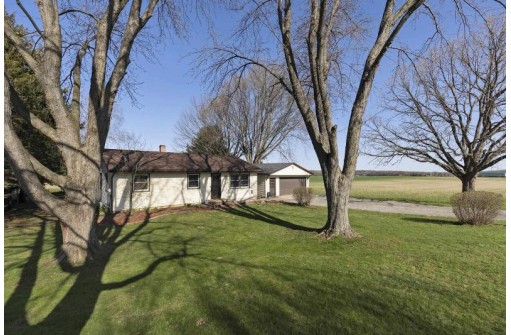 N6443 Wollin Rd, Lake Mills, WI 53551