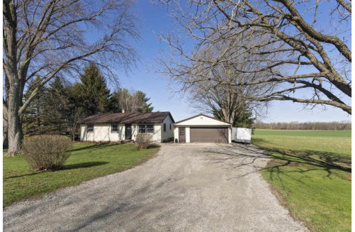 N6443 Wollin Rd, Lake Mills, WI 53551