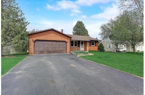 615 Lake Wisconsin Dr, Merrimac, WI 53561