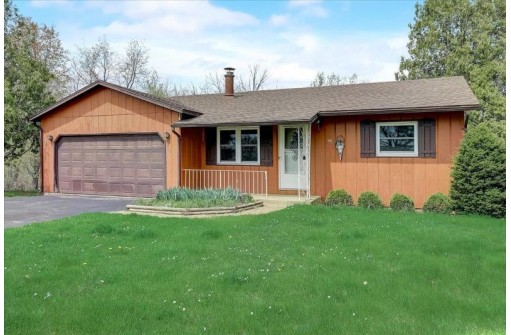 615 Lake Wisconsin Dr, Merrimac, WI 53561