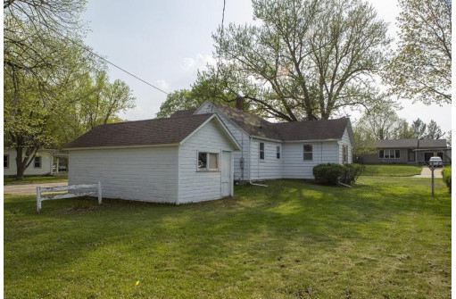 208 W Deerfield St, Deerfield, WI 53531