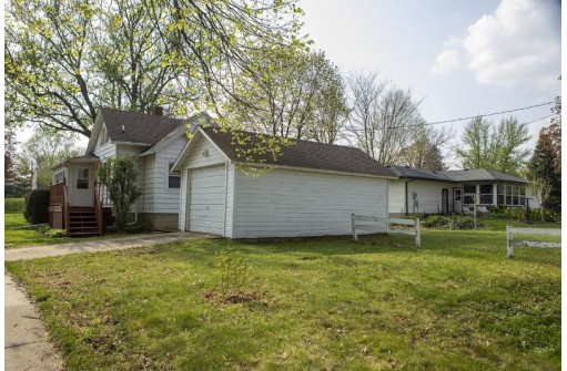 208 W Deerfield St, Deerfield, WI 53531