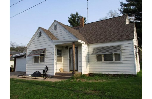 111 E Glen St, Prairie Du Chien, WI 53821-2223