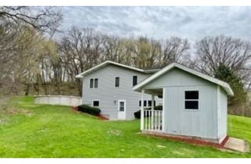 N3590 Hiawatha Rd, Monroe, WI 53566