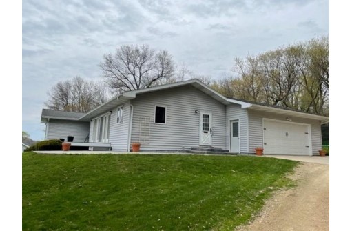 N3590 Hiawatha Rd, Monroe, WI 53566