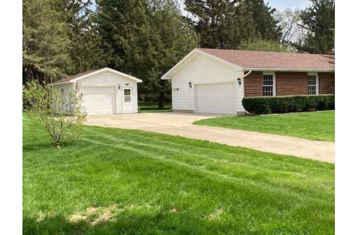 6551 Linden Cir, Windsor, WI 53598