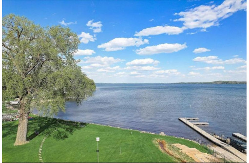 2807 Century Harbor Rd 1, Middleton, WI 53562