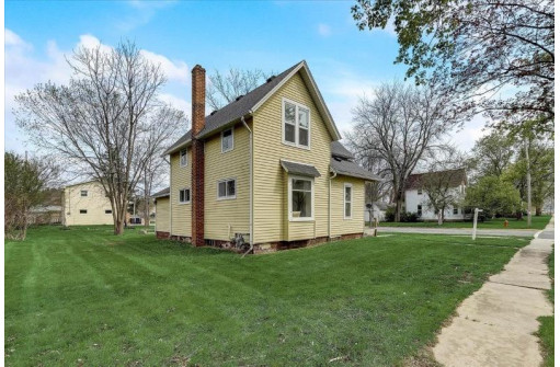 304 N Cleveland St, Poynette, WI 53955