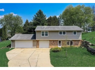 5475 Broken Bow Rd Sun Prairie, WI 53590