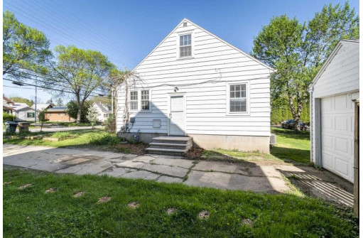 2905 Milwaukee St, Madison, WI 53704