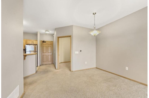 121 Metro Terr 203, Madison, WI 53718