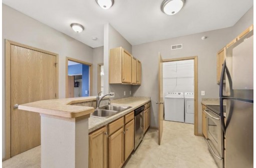 121 Metro Terr 203, Madison, WI 53718