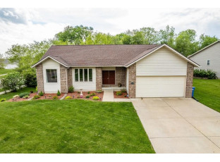 1701 Valley View Dr Baraboo, WI 53913