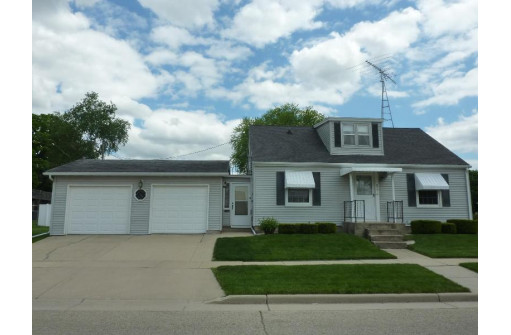 429 S Drummond St, Waupun, WI 53963-1938