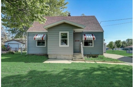 308 Badger Dr, Baraboo, WI 53913