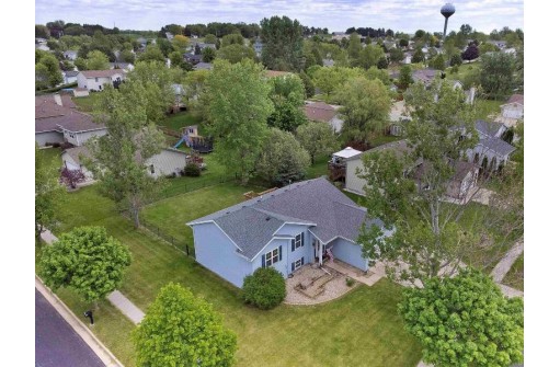 1223 Valleyridge Dr, Lake Mills, WI 53551