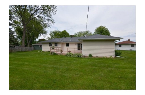 418 Woody Ln, Monona, WI 53716