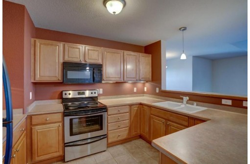 1005 Liberty Blvd 303, Sun Prairie, WI 53590