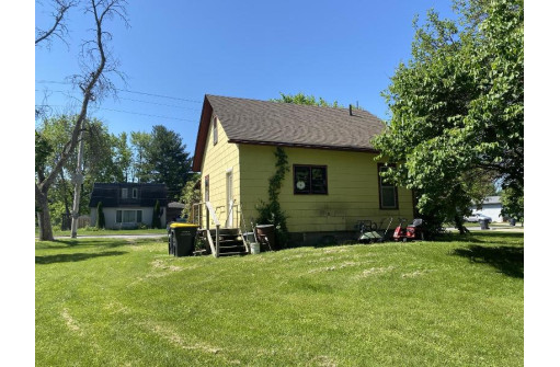 429 W Juneau St, Tomah, WI 54660