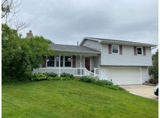 121 Lake Shore Terr Beaver Dam, WI 53916