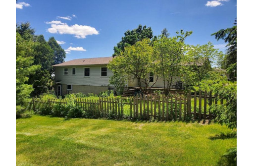 418 12th Ave, New Glarus, WI 53574