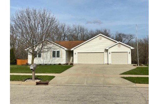 319 N Kerch St, Brooklyn, WI 53521-9032