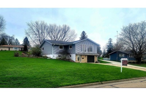 816 Pleasant St, Mineral Point, WI 53565