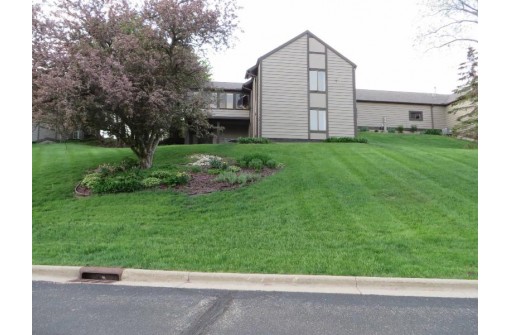 312 Country View Ct, Janesville, WI 53548