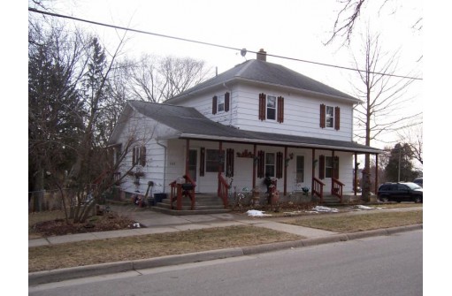 1102 12th St, Monroe, WI 53566-2023