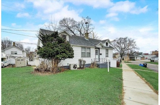 417 W Pleasant St, Portage, WI 53901