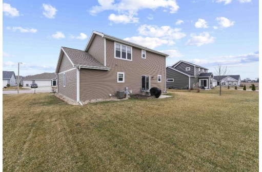 9907 White Fox Ln, Middleton, WI 53562