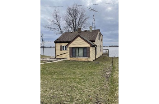 N8595 Sunset Beach Rd, Beaver Dam, WI 53916