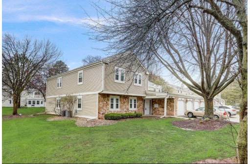 7805 Tree Ln, Madison, WI 53717