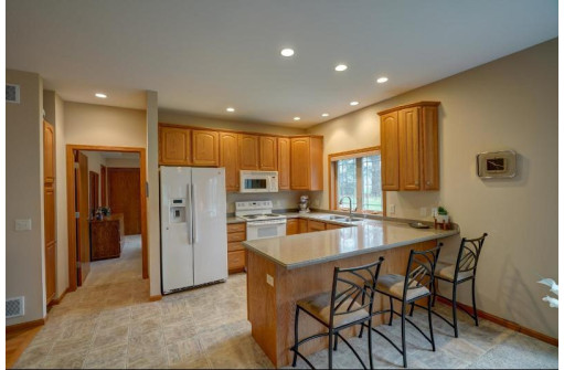 2712 Military Rd, Cross Plains, WI 53528