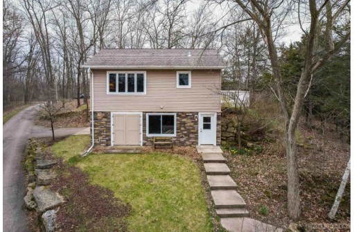 6360 Aspen Ln, Mazomanie, WI 53560