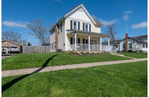 233 N Chatham St, Janesville, WI 53548