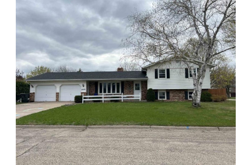 1305 S 13th St, Prairie Du Chien, WI 53821