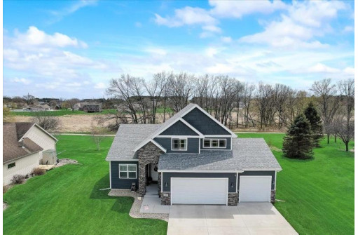 508 Meadowlark Ln, Portage, WI 53901