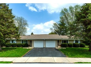 418-420 N Wuthering Hills Dr Janesville, WI 53545