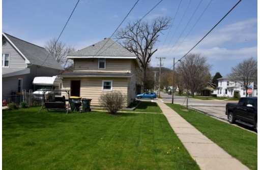 593 N Main St, Richland Center, WI 53581