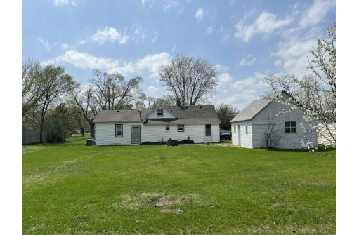 1114 S 9th St, Prairie Du Chien, WI 53821