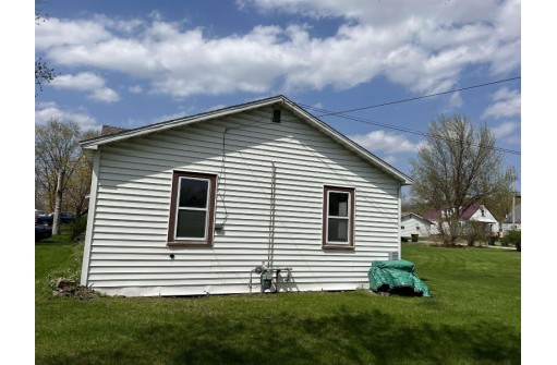 1114 S 9th St, Prairie Du Chien, WI 53821