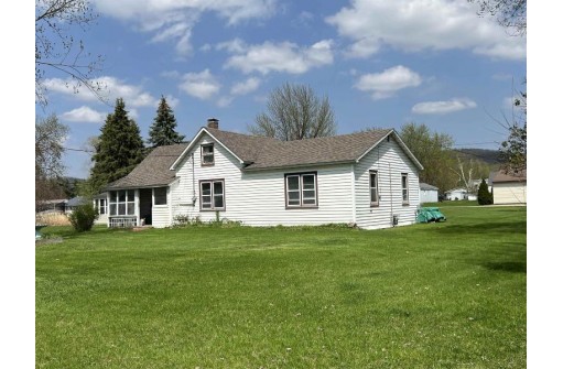 1114 S 9th St, Prairie Du Chien, WI 53821