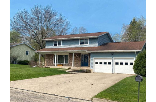 512 Woodview Ln, Dodgeville, WI 53533