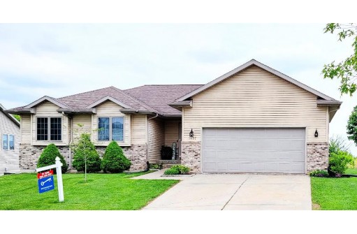 1407 Broadway Dr, Sun Prairie, WI 53590